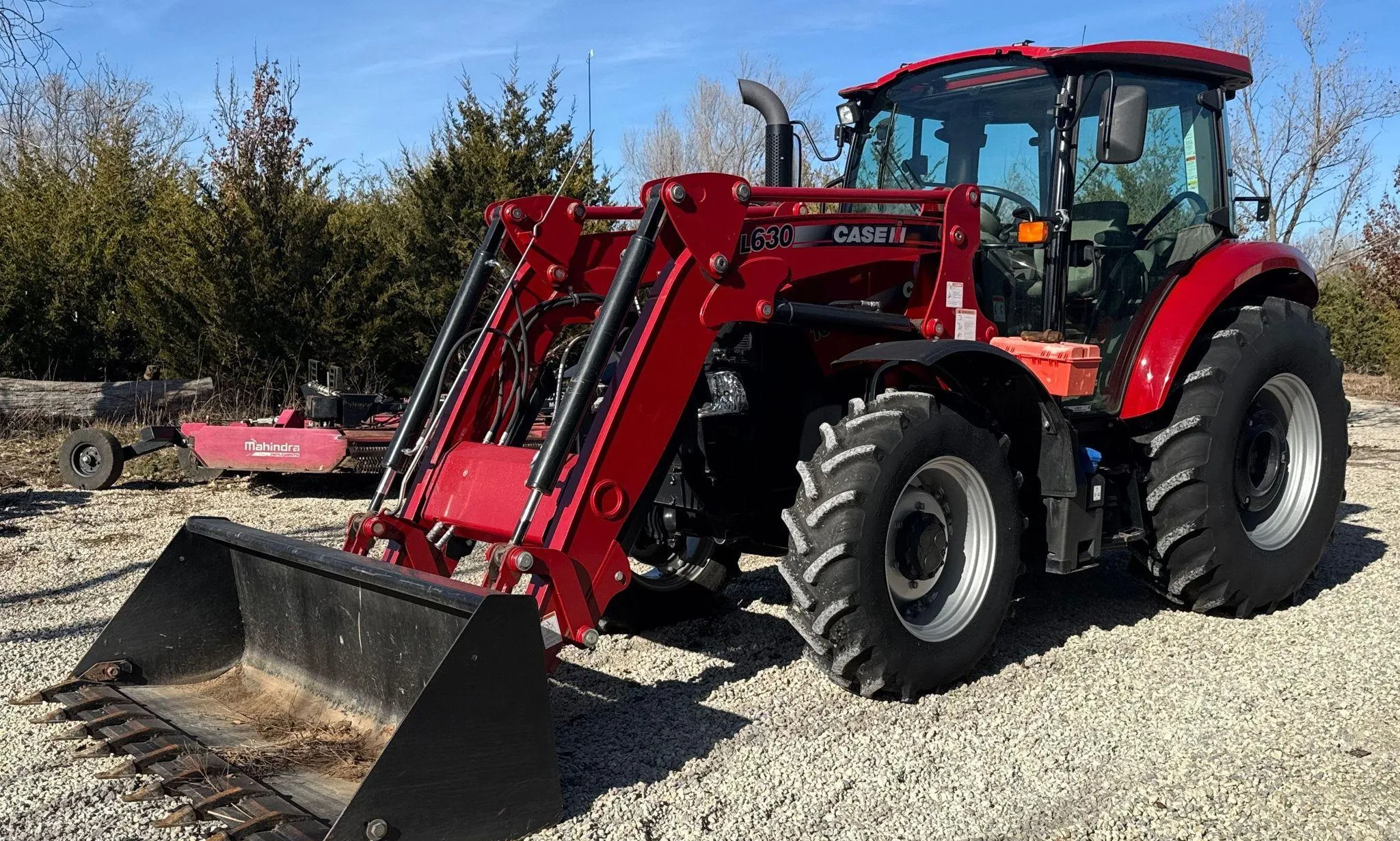 2017 Case IH 2017 Case IH Farmall 100C MFWD alt
