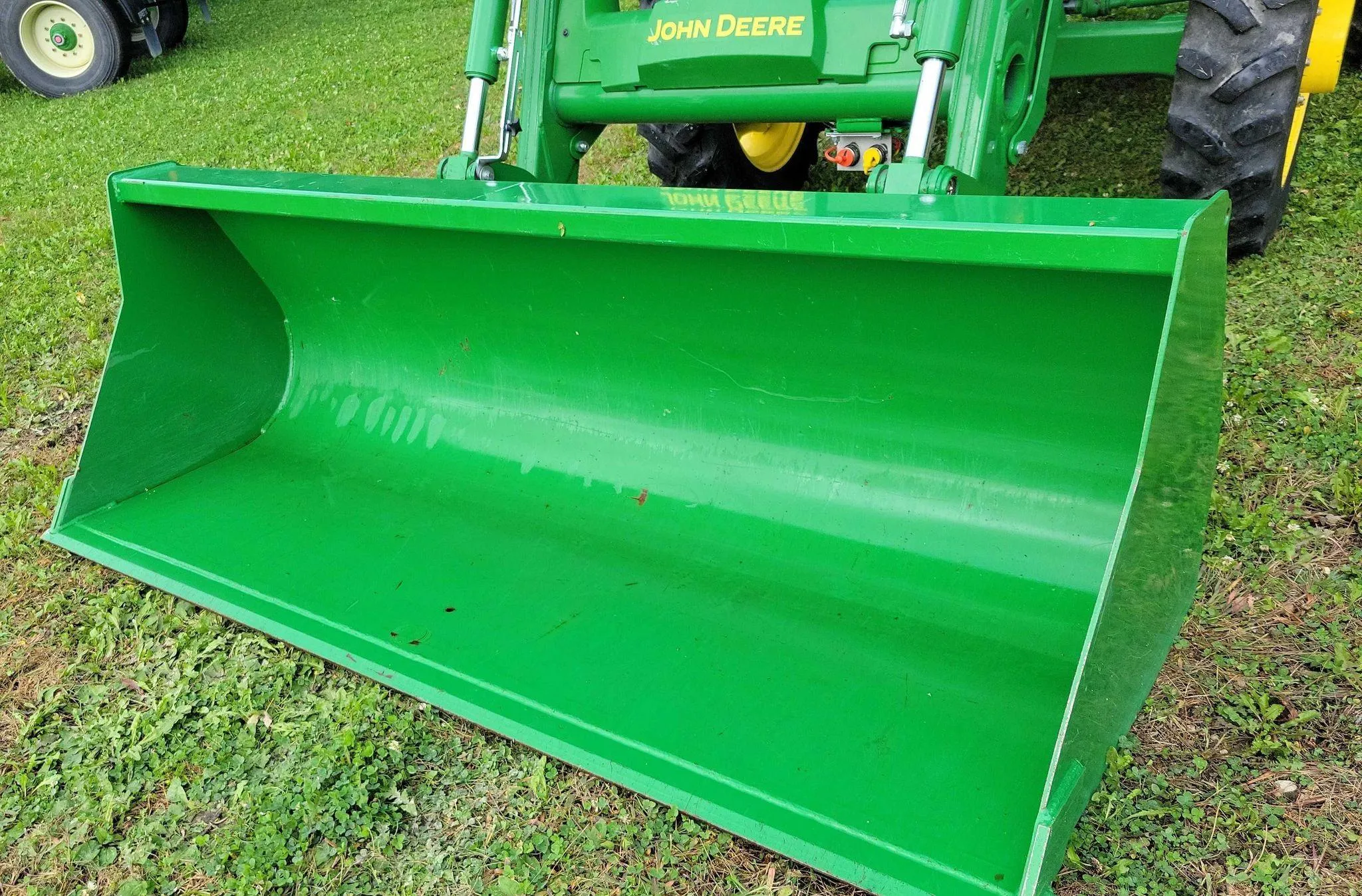 2015 John Deere 5075E MFWD