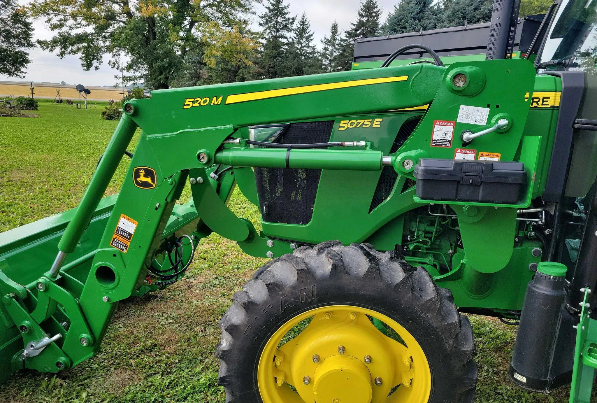 2015 John Deere 5075E MFWD