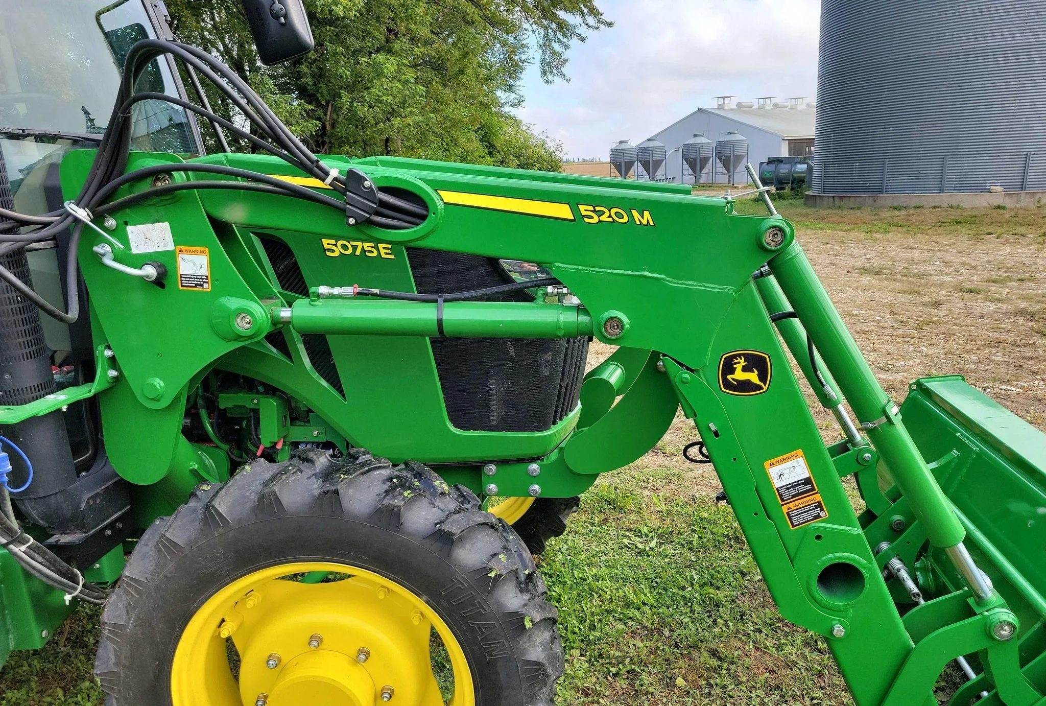 2015 John Deere 5075E MFWD