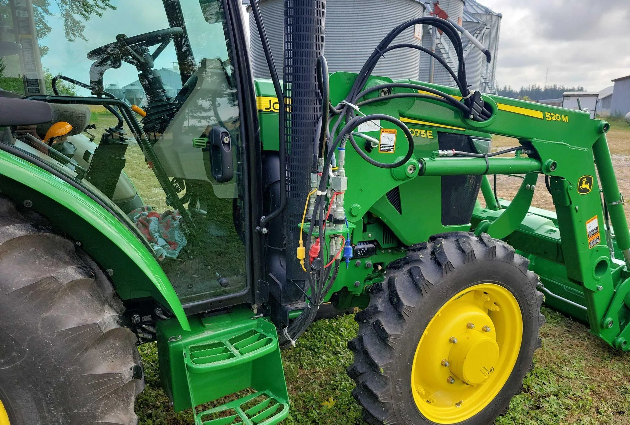 2015 John Deere 5075E MFWD