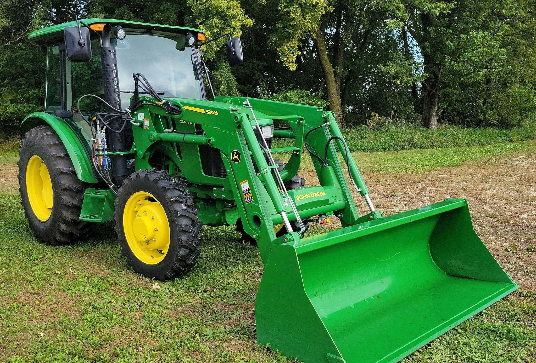 2015 John Deere 5075E MFWD