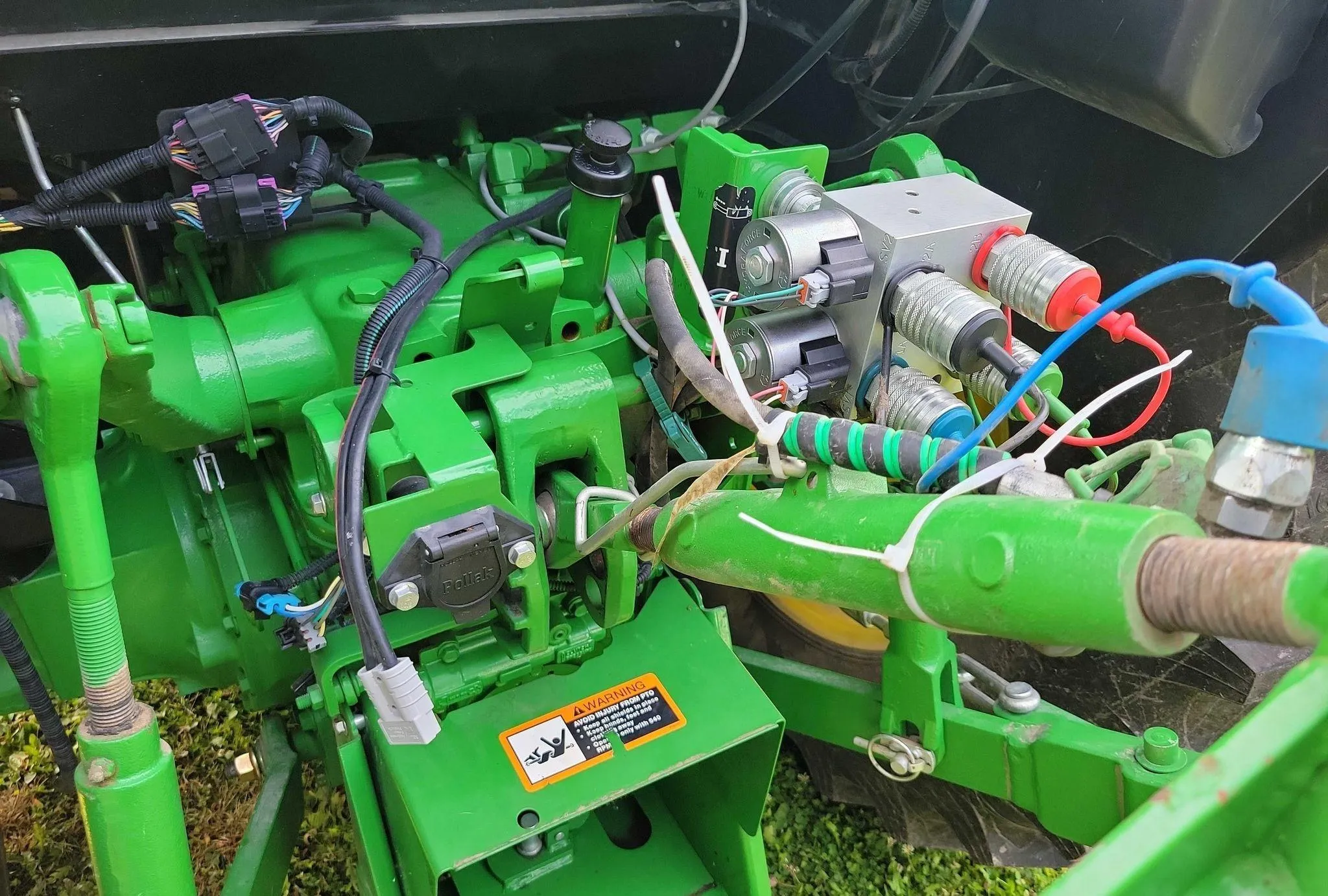 2015 John Deere 5075E MFWD