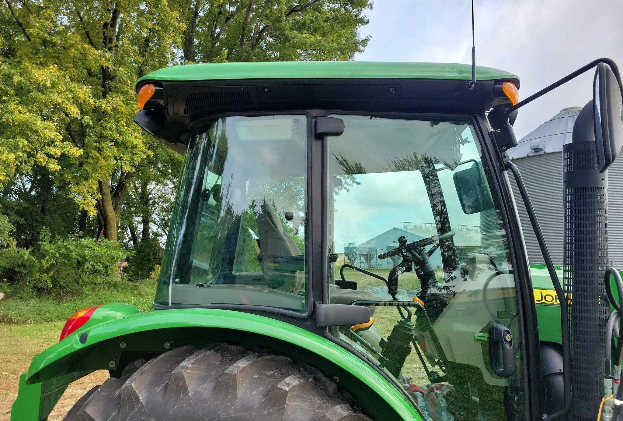 2015 John Deere 5075E MFWD