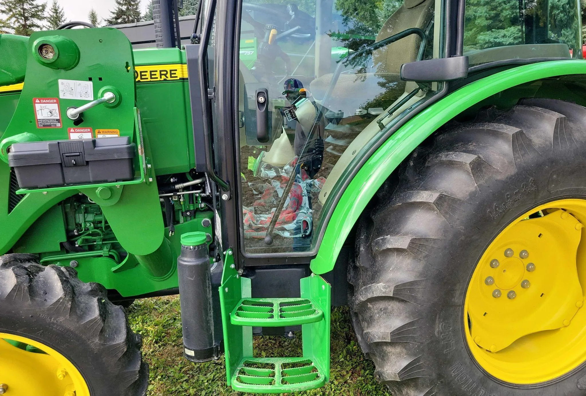 2015 John Deere 5075E MFWD
