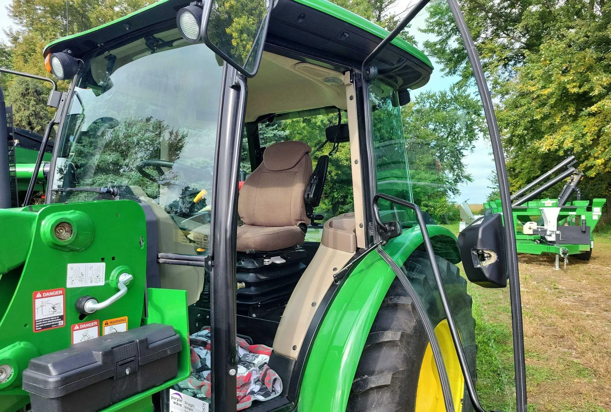 2015 John Deere 5075E MFWD