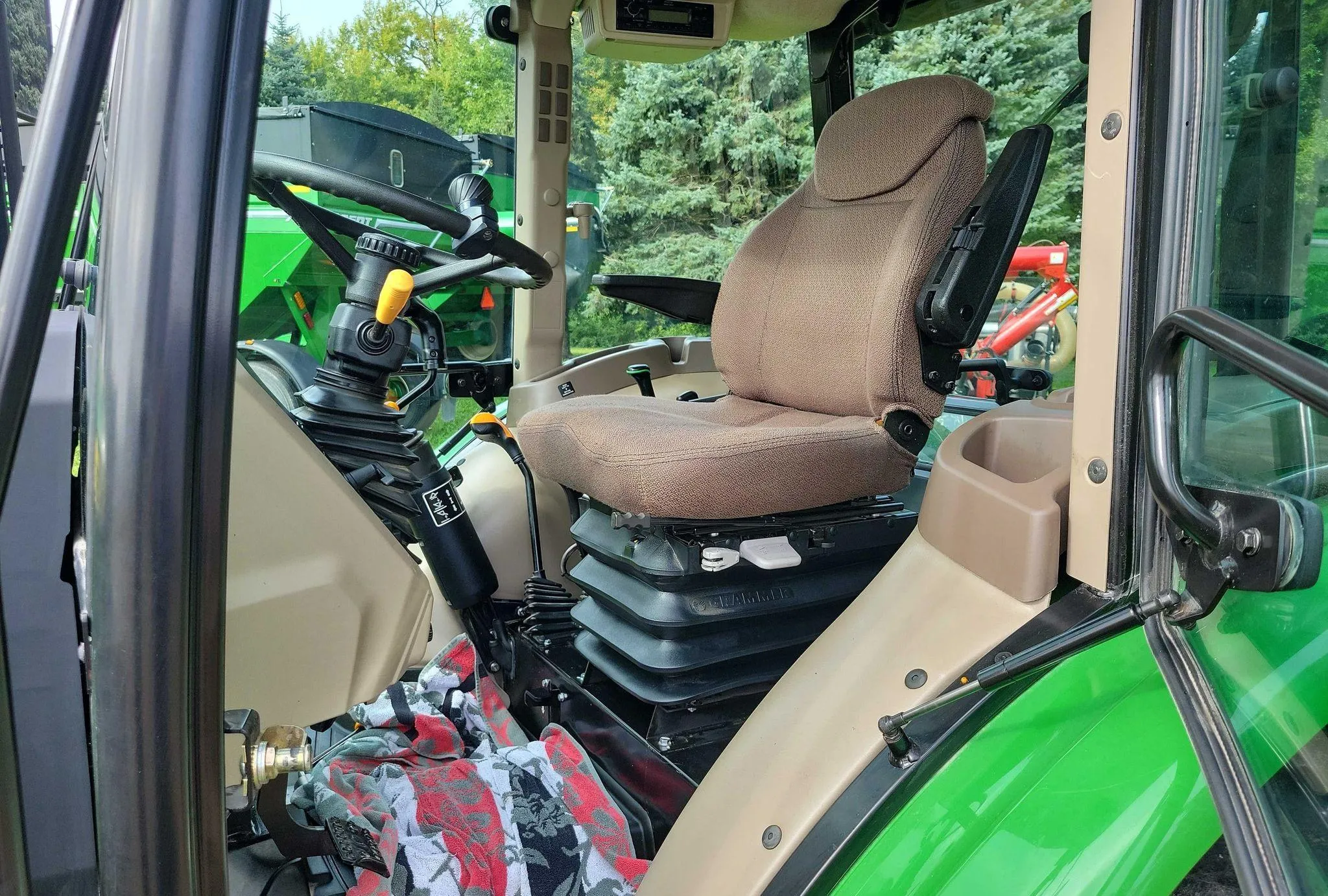 2015 John Deere 5075E MFWD