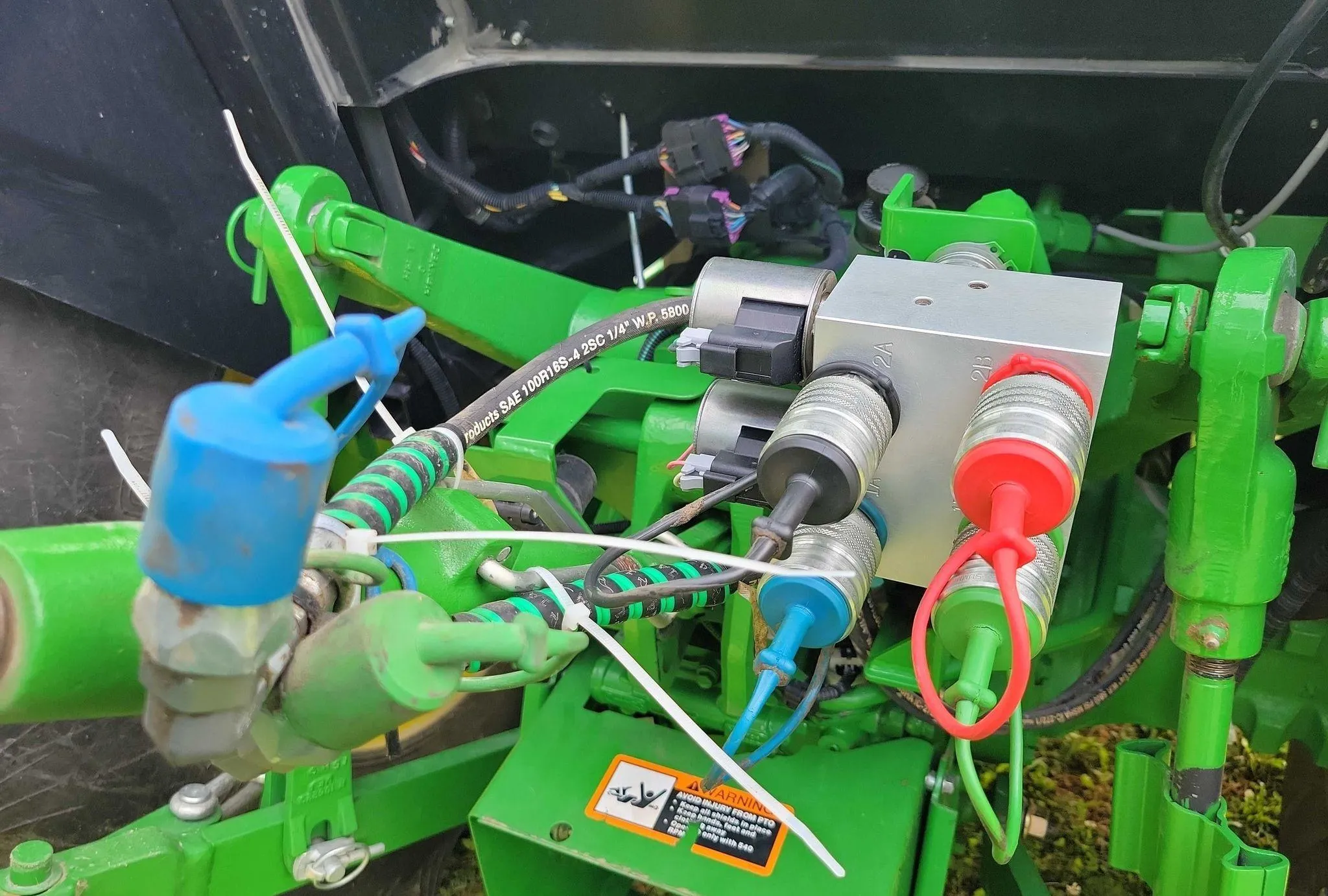 2015 John Deere 5075E MFWD