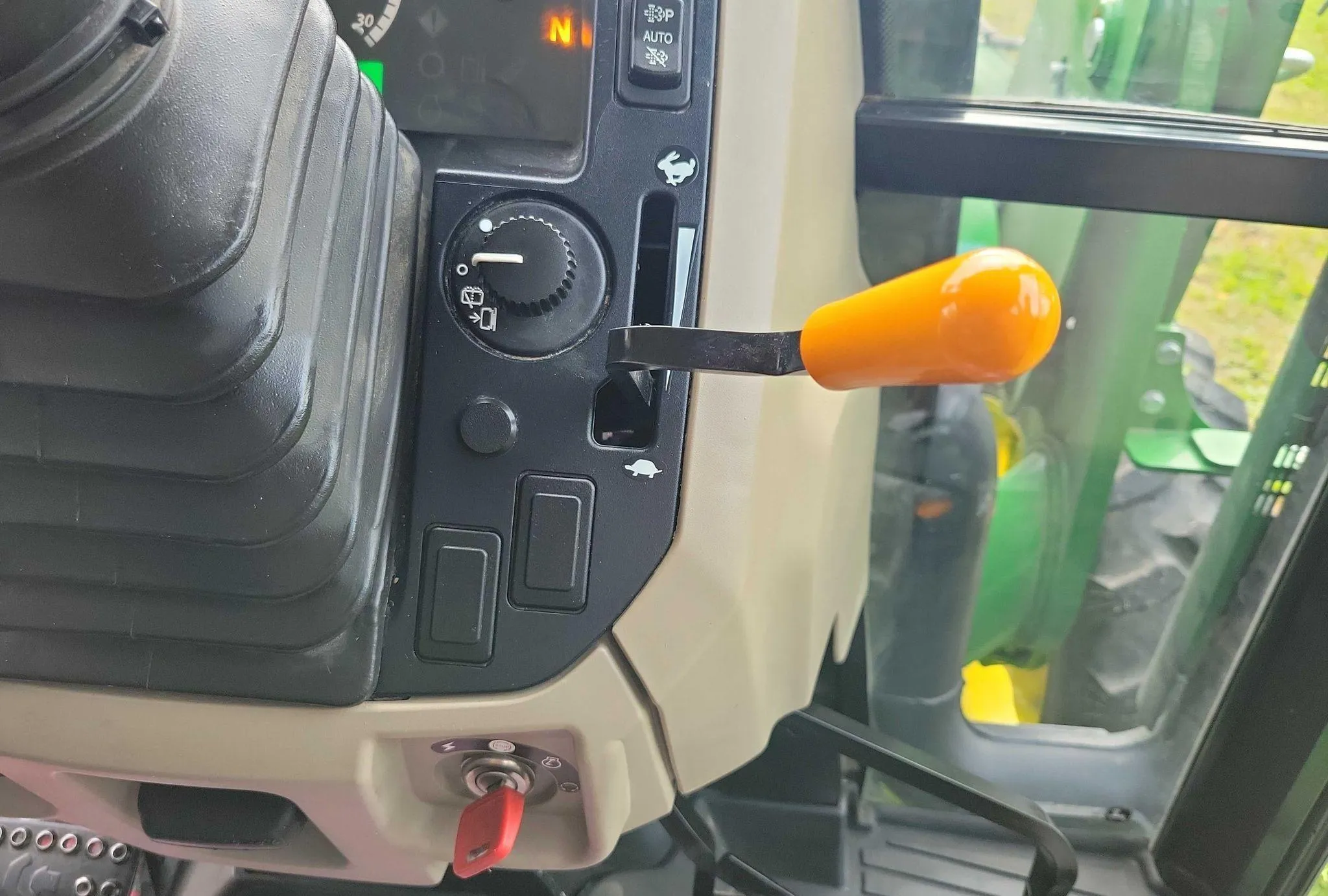 2015 John Deere 5075E MFWD