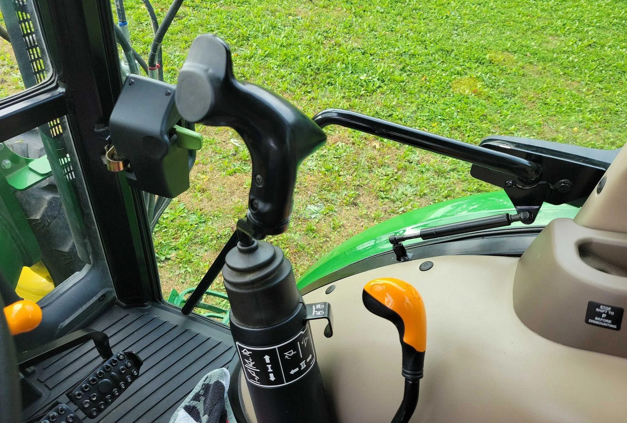 2015 John Deere 5075E MFWD