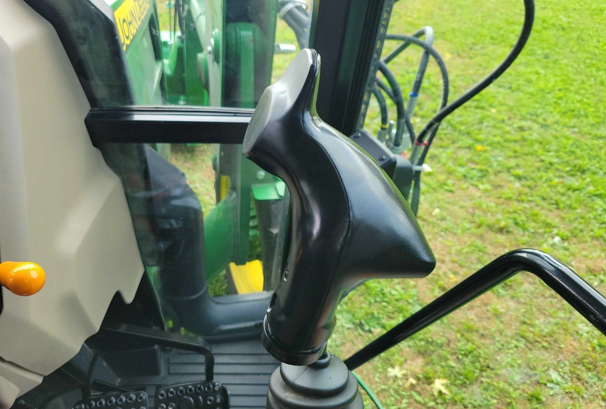 2015 John Deere 5075E MFWD