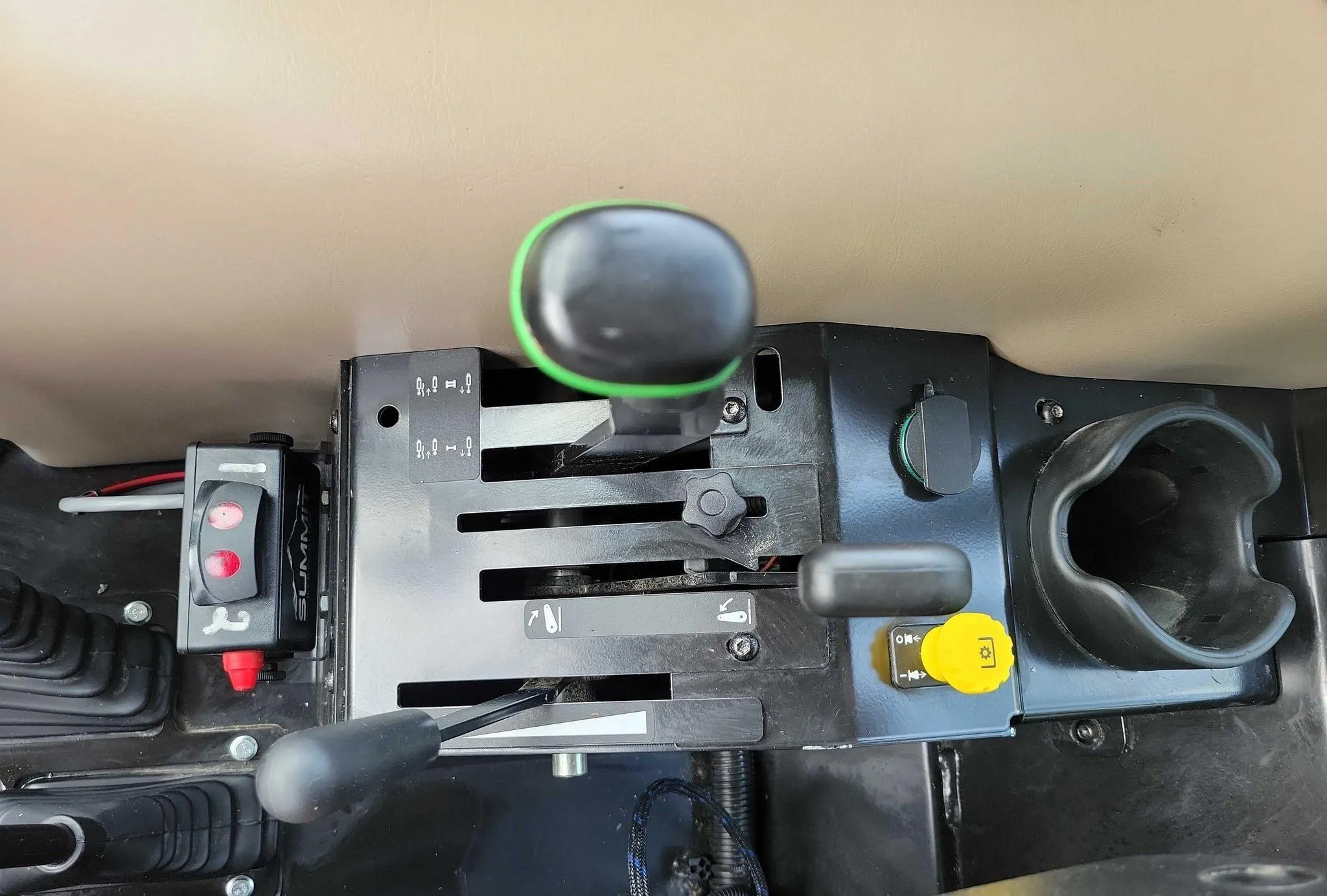 2015 John Deere 5075E MFWD
