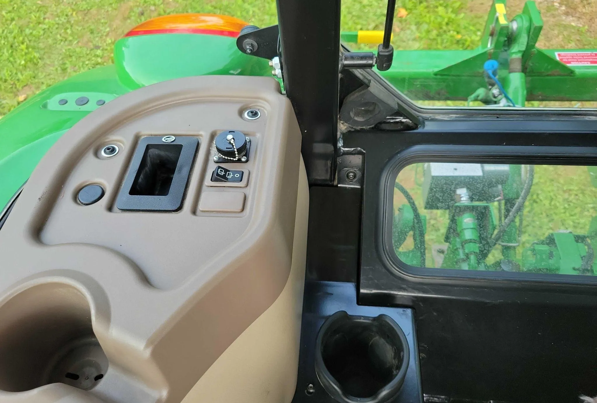 2015 John Deere 5075E MFWD