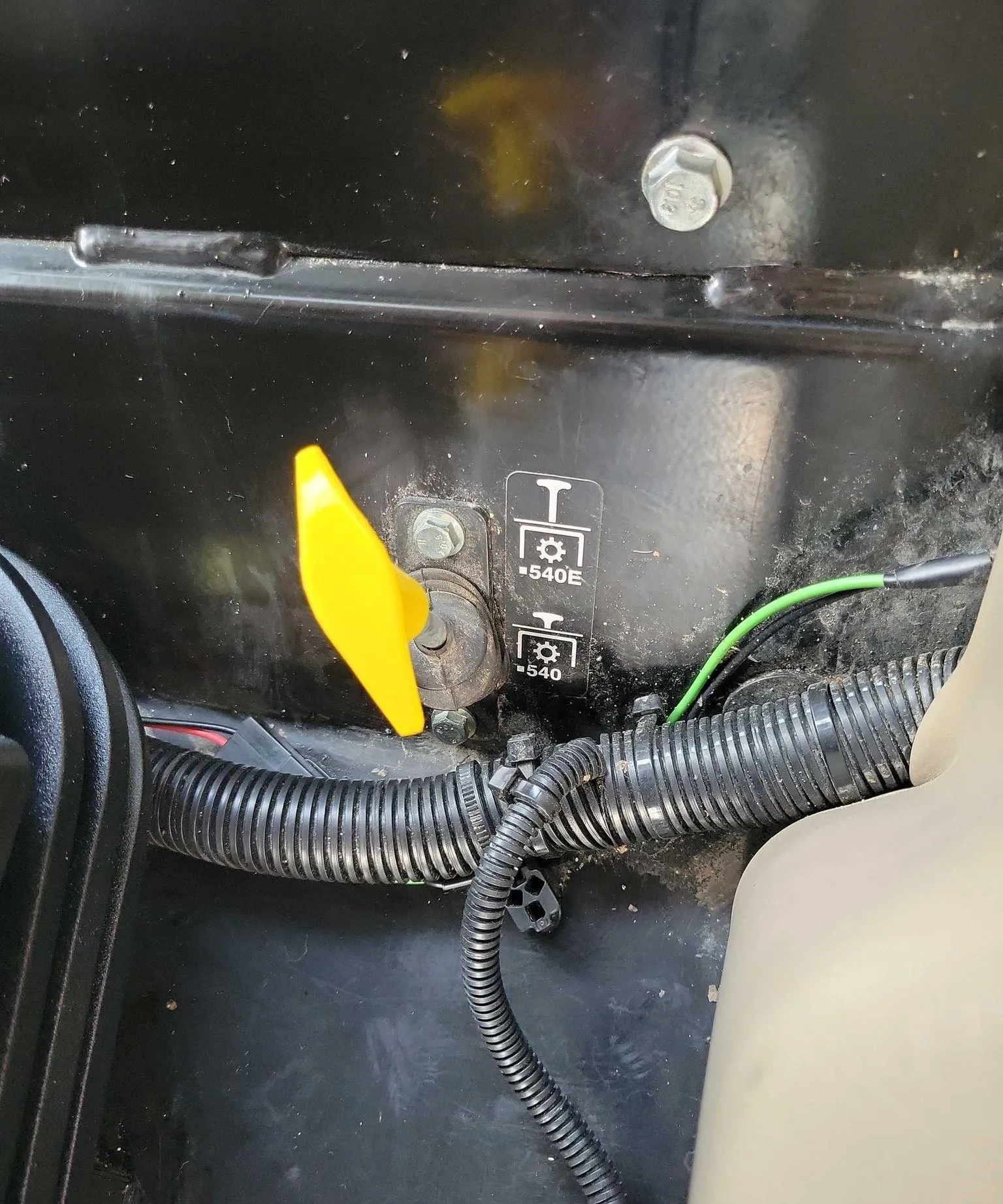 2015 John Deere 5075E MFWD