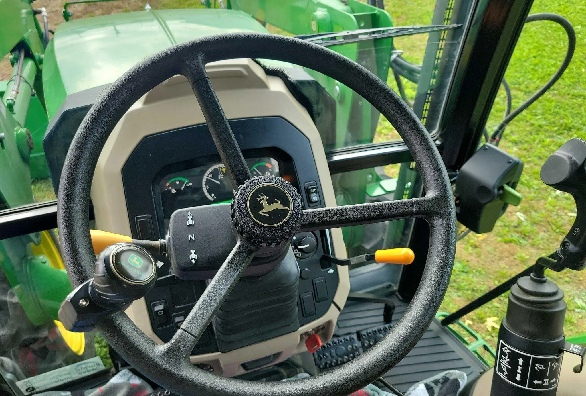 2015 John Deere 5075E MFWD