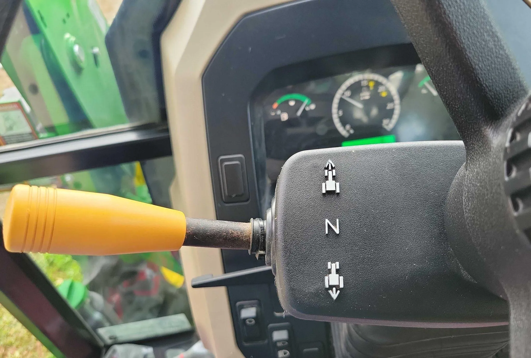 2015 John Deere 5075E MFWD