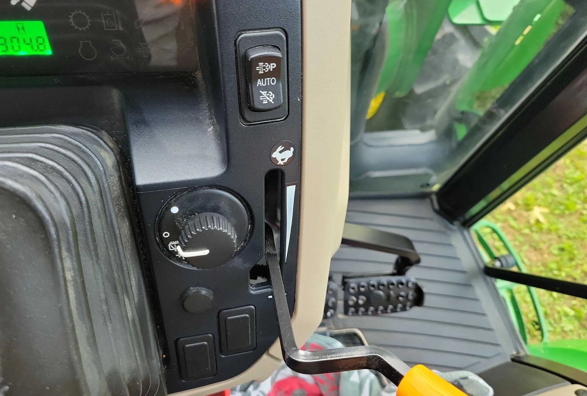 2015 John Deere 5075E MFWD