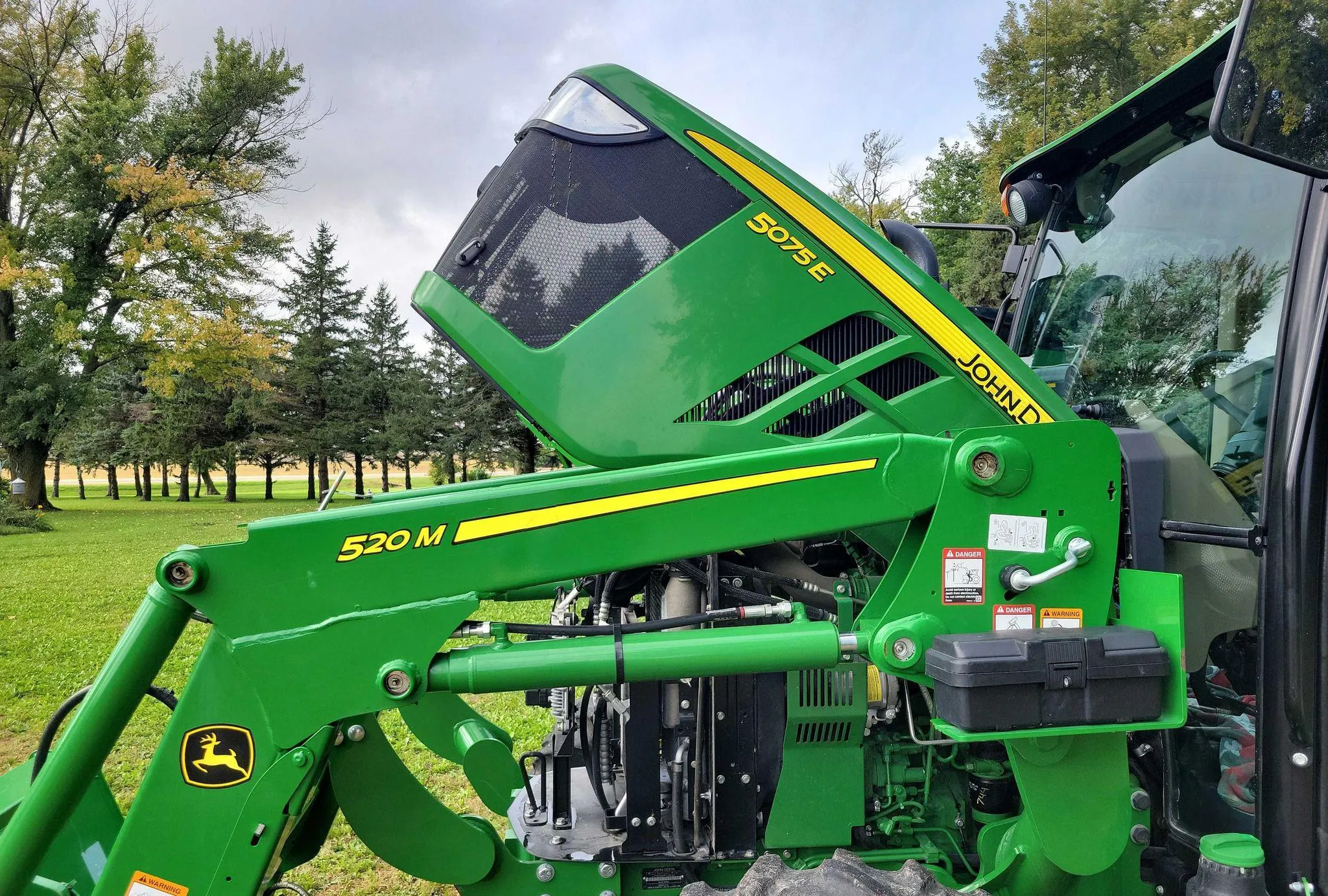 2015 John Deere 5075E MFWD