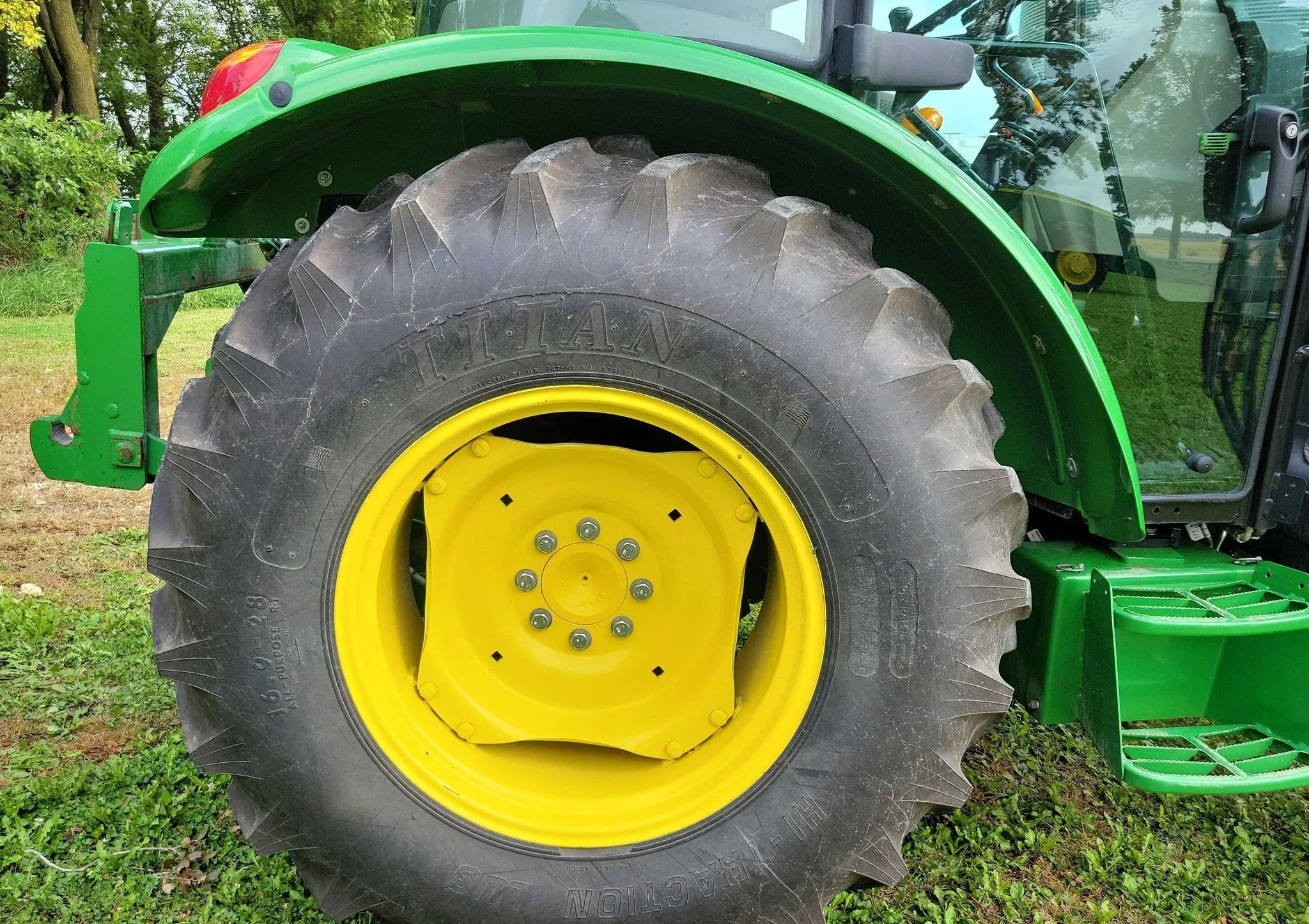 2015 John Deere 5075E MFWD