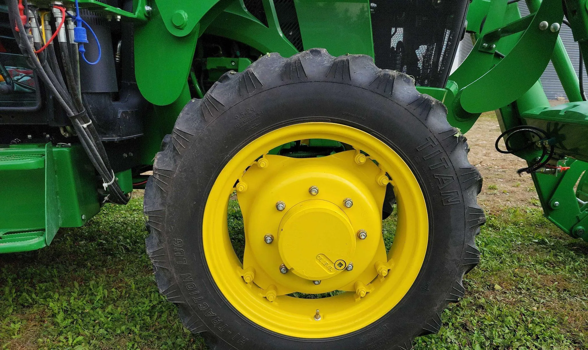 2015 John Deere 5075E MFWD