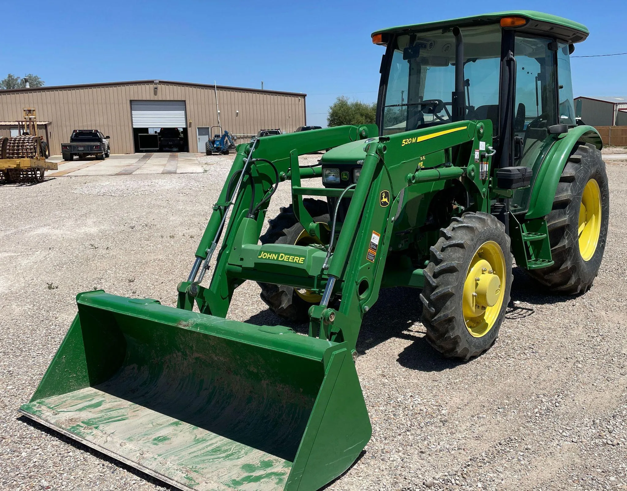 2018 John Deere 5075E MFWD alt